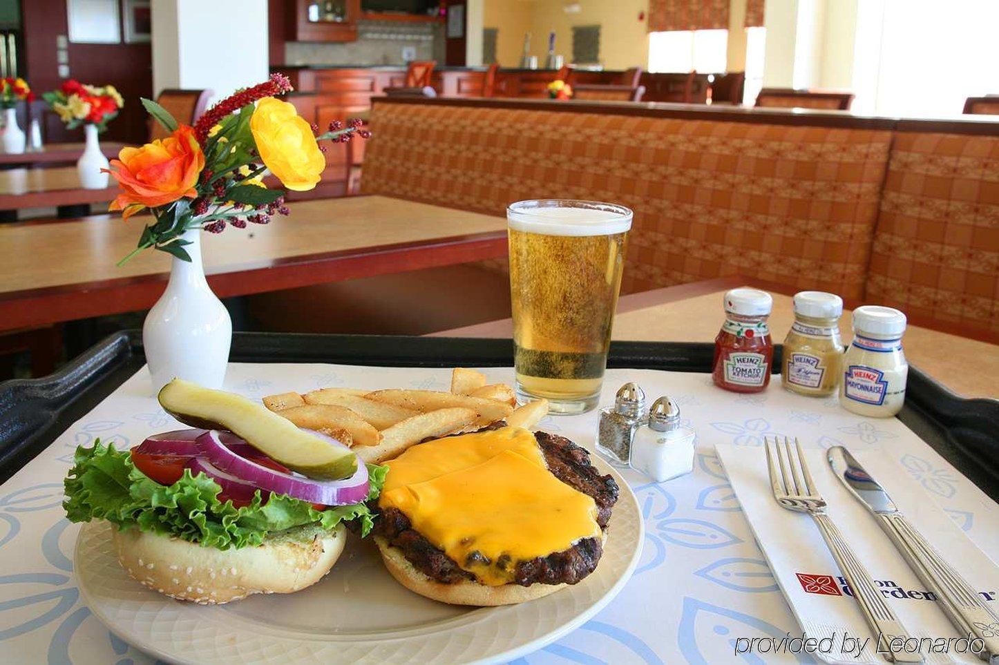 Hilton Garden Inn Omaha West Restoran foto